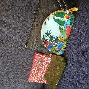 - Make up bags. 2 Clarins..VIntage estee Lauder and black unknown